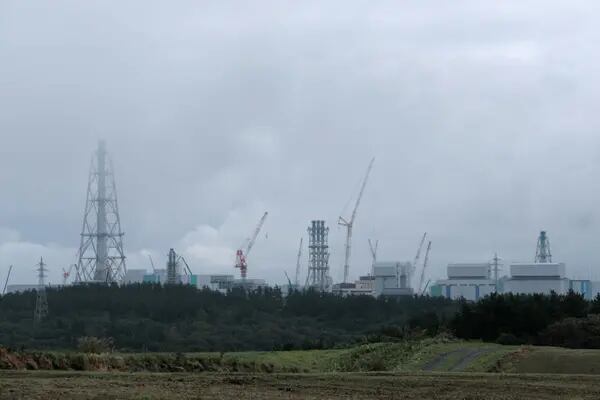 La planta de reprocesamiento de Rokkasho de Japan Nuclear Fuel Ltd. (JNFL) en el pueblo de Rokkasho, prefectura de Aomori, Japón, el jueves 14 de octubre de 2021. El precio de la electricidad en Japón aumentó hasta el nivel más alto en nueve meses, ya que la crisis energética mundial intensifica la competencia por el combustible de generación antes de la temporada de calefacción de invierno.