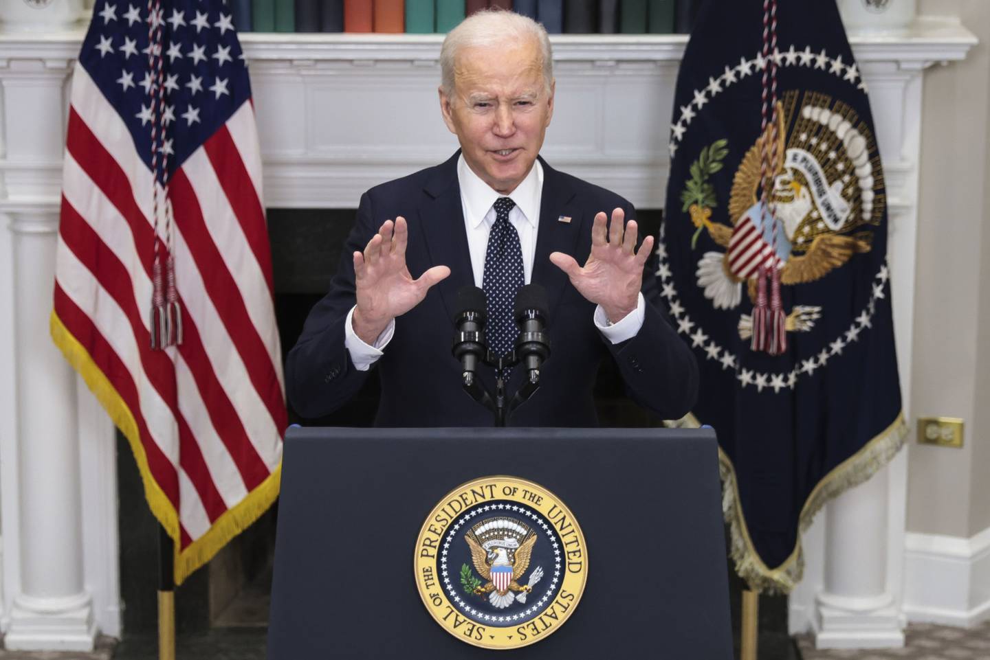 Presidente dos Estados Unidos, Joe Biden, anunciou na tarde desta terça-feira (22) a primeira rodada de sanções contra cidadãos russos dfd