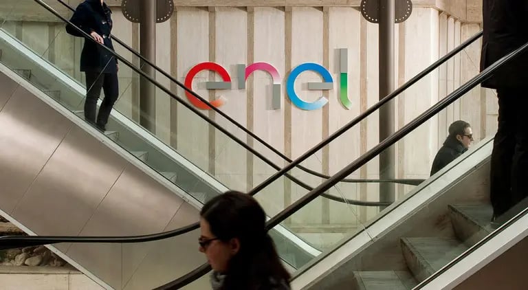Se espera que la venta de activos de Enel en Perú anunciada el viernes genere una reducción de la deuda neta consolidada de unos 3.100 millones de euros en 2023.dfd
