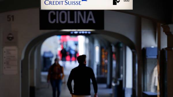 Turbulencias de Credit Suisse sitúan a inversores del Golfo entre principales perdedoresdfd