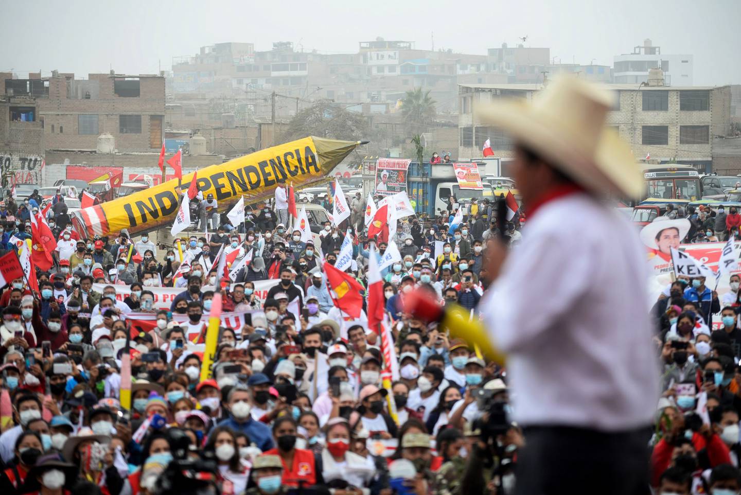 Una de las propuestas bandera durante la campaña presidencial del presidente Castillo fue la convocatoria a una Asamblea Constituyente para redactar una nueva Constitución del Perú.dfd