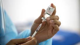 Vacunación Covid-19 México: Si vas por refuerzo es probable que te apliquen AstraZeneca