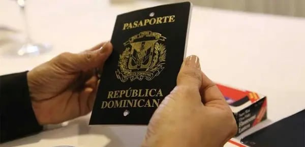 Fuente: http://www.cdrc.gov.do/servicios-consulares/pasaportes/renovacion-de-pasaporte-por-caducidad-de-la-libreta