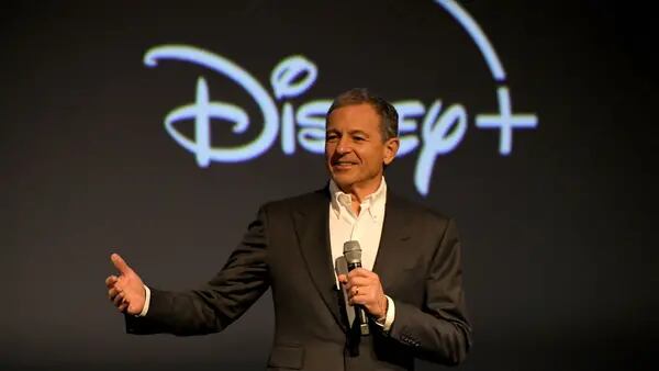 Walt Disney sonda executivos internos de olho em sucessão de Bob Igerdfd