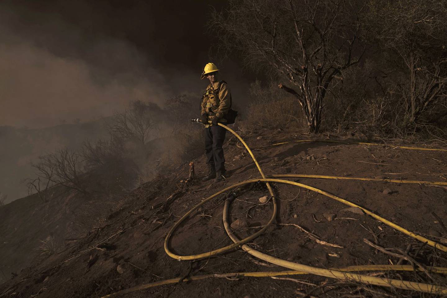 Los Ángeles, 15 de mayo. Un incendio de matorrales de rápido crecimiento estalló cerca del barrio de Pacific Palisades a mediados de mayo, provocando evacuaciones. Eric Thayer/Bloombergdfd