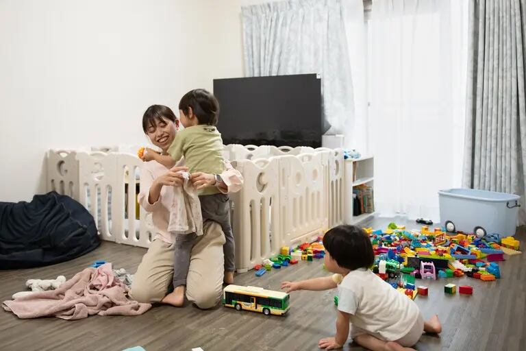 Yanagisawa spends eight hours a day looking after her two young children while her husband works between 60 and 65 hours a week. Photographer: Noriko Hayashi/Bloombergdfd