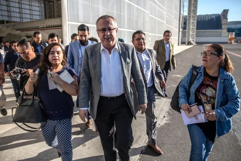 Carlos Urzua, Mexico's finance minister, center, leaves after a press conference in Mexico City, Mexico, on Sunday, Dec. 2, 2018. Mexican President Andres Manuel Lopez Obrador is fulfilling a campaign promise by selling the Boeing 787 Dreamliner thats transported former President Enrique Pena Nieto since 2016. Photographer: Alejandro Cegarra/Bloombergdfd