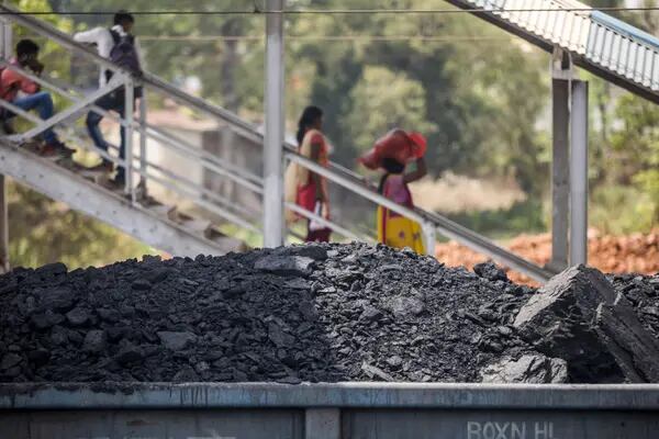 Akanksha Kumari, do estado de Jharkhand, ingressou na empresa Coal India como engenheira de minas na mina subterrânea de Churi