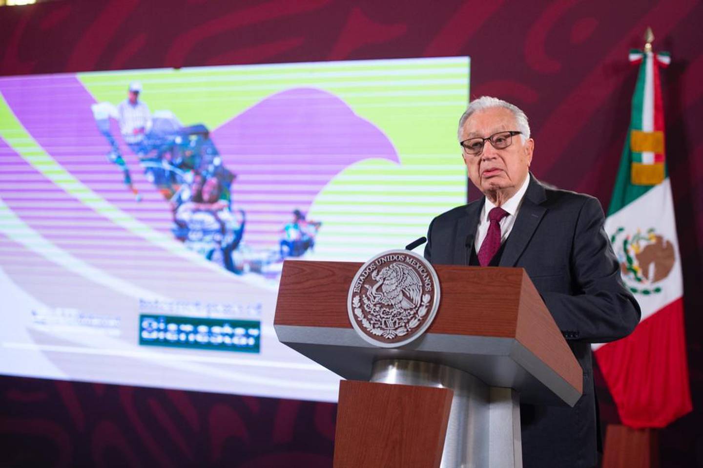 Manuel Bartlett Díaz, CEO de CFE, durante una conferencia de prensa sobre Internet para Todos en Palacio Nacional el 15 de febrero de 2023 (Foto: CFE).