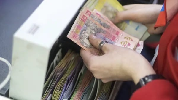 Ucrania devalúa su moneda para proteger sus niveles de reservasdfd
