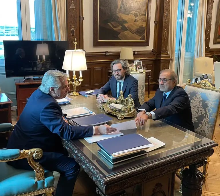 Argüello junto al presidente Fernández y el canciller Cafierodfd