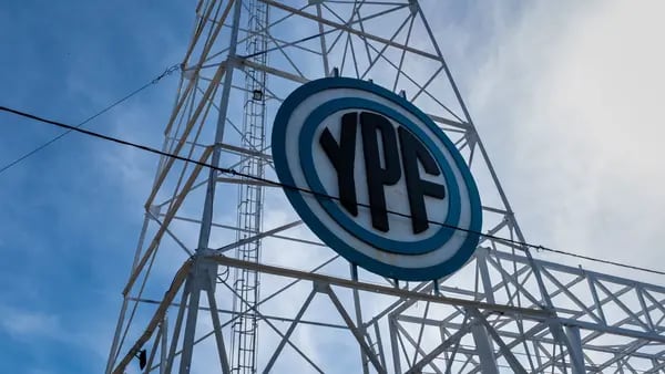 Petrolera argentina YPF acelera proyecto de GNL y exige por el régimen para grandes inversiones dfd