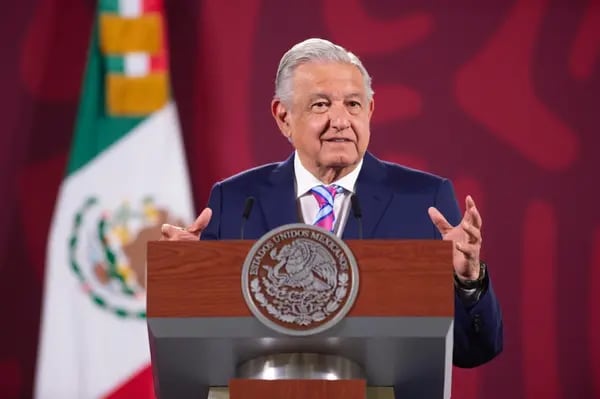 Andrés Manuel López Obrador, conocido como AMLO, hablra durante su conferencia de prensa el 6 de abril de 2022 (Presidencia)