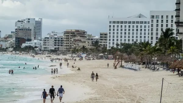 Hoteles en Cancún enfrentan ola de calor con energía intermitentedfd