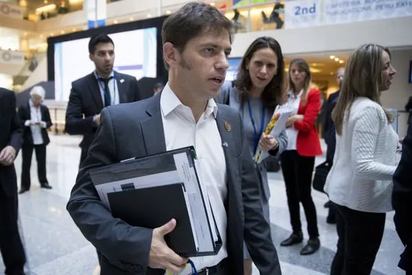 Axel Kicillof, gobernador de la provincia de Buenos Aires ultima una oferta para salir del default.
