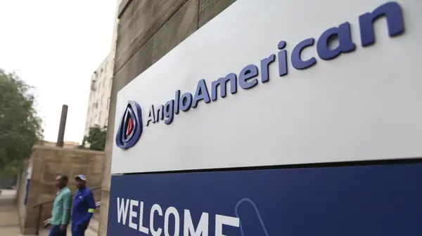 Los agentes están impulsando las acciones de Anglo American Plc por encima del valor de la propuesta de adquisición de BHP Group Ltd.