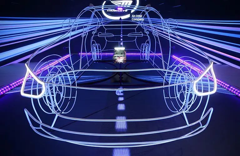Una pantalla que destaca la tecnología de conducción autónoma de Mobileye en el CES 2020.dfd