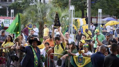 Bolsonaro y Lula reajustan planes de campaña antes de la segunda vuelta electoraldfd