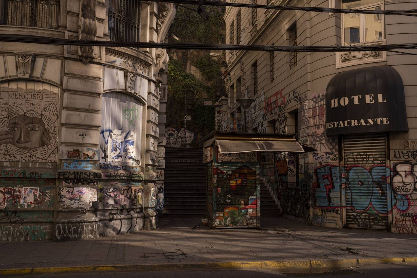 Un hotel cerrado en Valparaíso, en Chile. Fotógrafa: Tamara Merino/Bloomberg