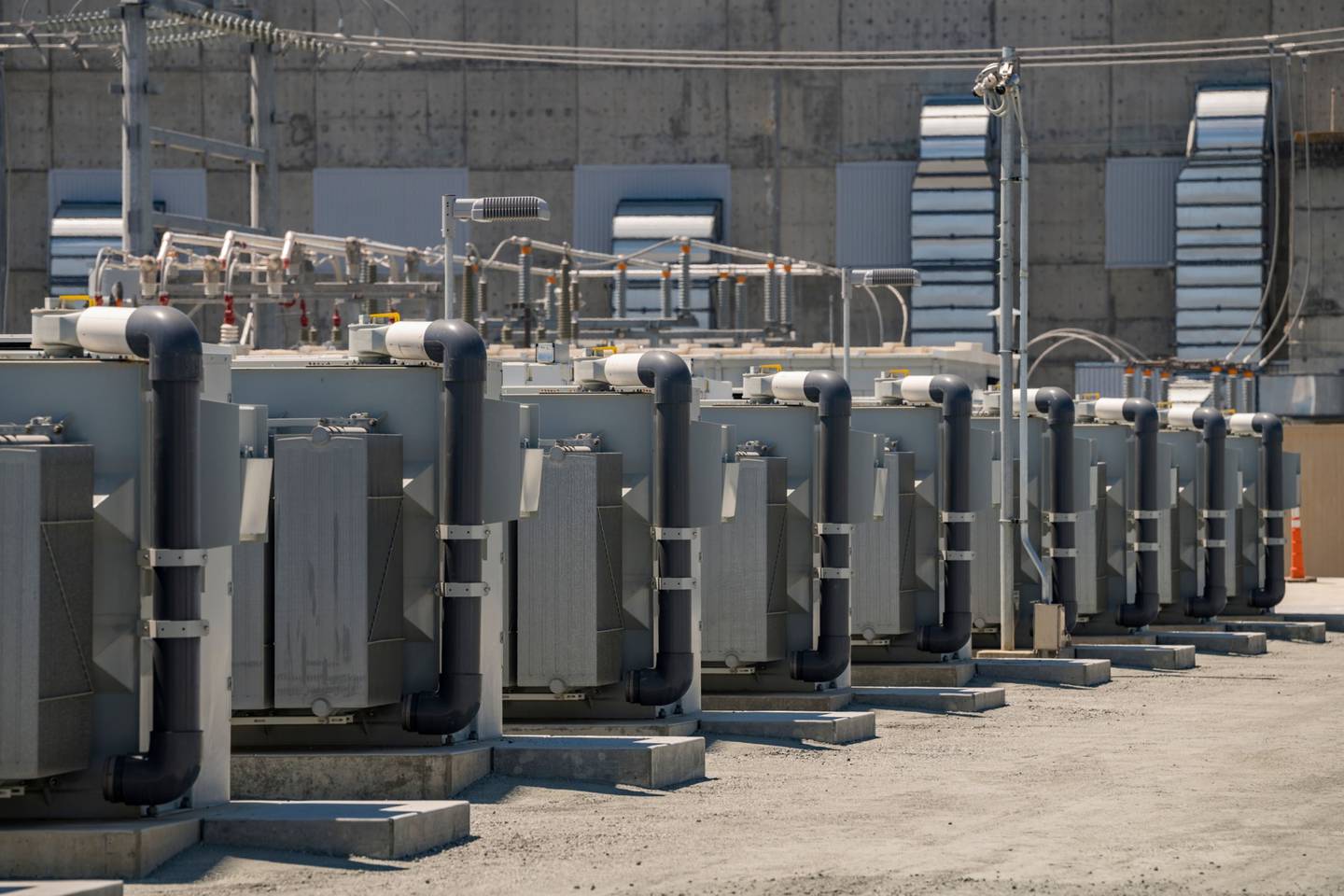 La carcasa de la batería durante una visita al sistema de almacenamiento de energía de la batería Elkhorn en Moss Landing, California, Estados Unidos, el lunes 6 de junio de 2022.