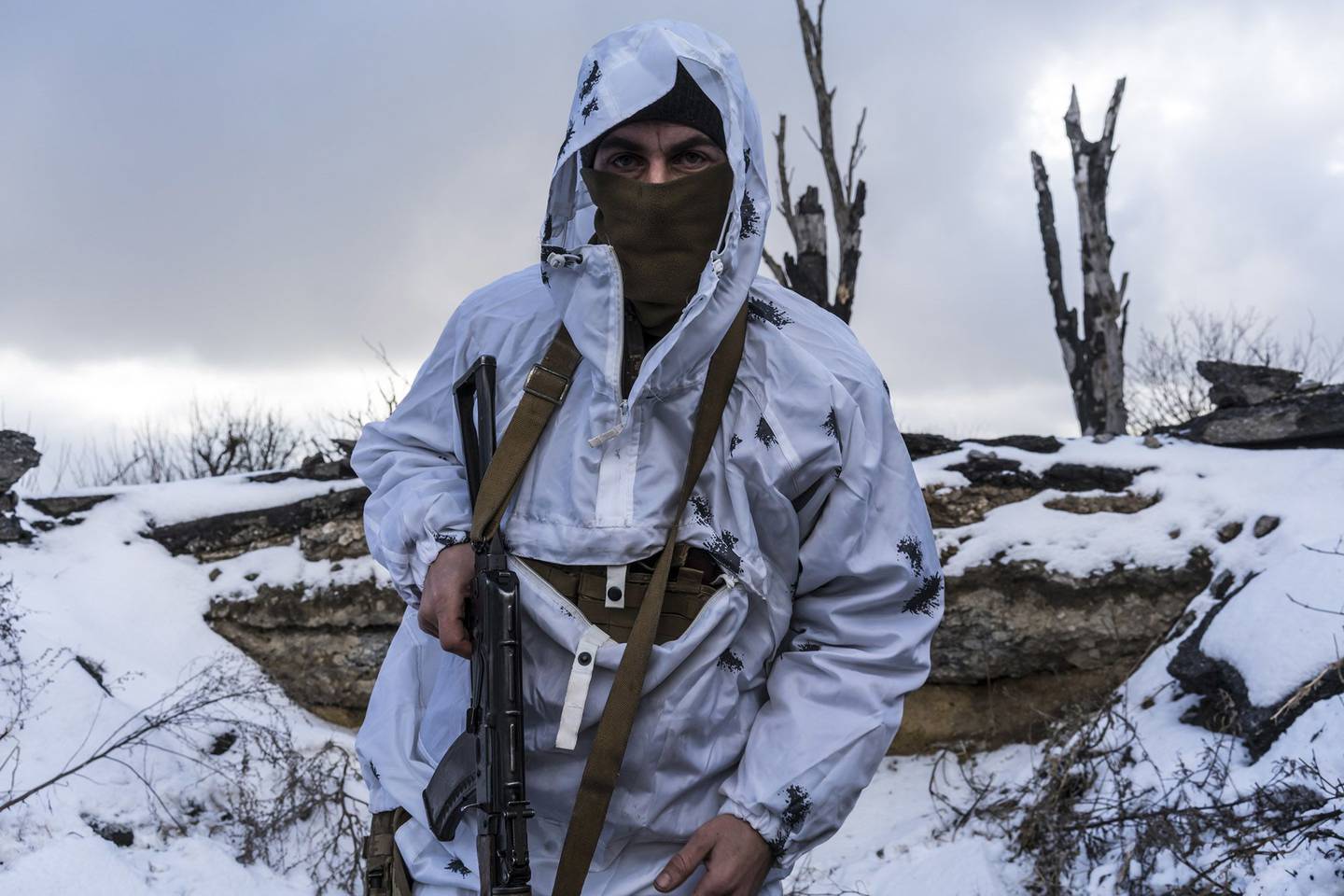 Un soldado ucraniano en la primera línea del frente del conflicto con Rusia.