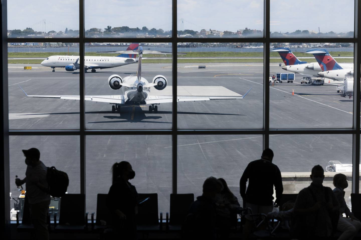 Aviones de Delta Air Lines en el aeropuerto de LaGuardia, en Nueva York, el 2 de agosto.dfd