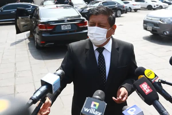 Ministro de Defensa de Perú renuncia de forma irrevocable.