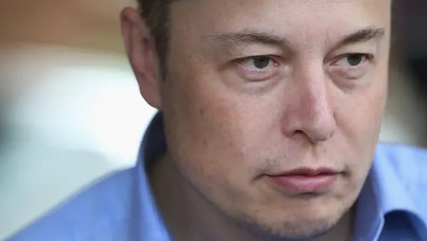 Elon Musk dice que podría seguir al frente de Twitter hasta finales de este añodfd