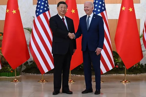 Xi Jinping y Joe Biden en una reunión que sostuvieron este 2022.