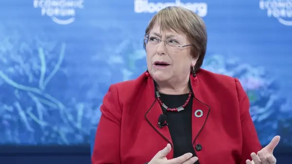 Bachelet: LatAm debe prepararse para la tensión social que generará la inflacióndfd