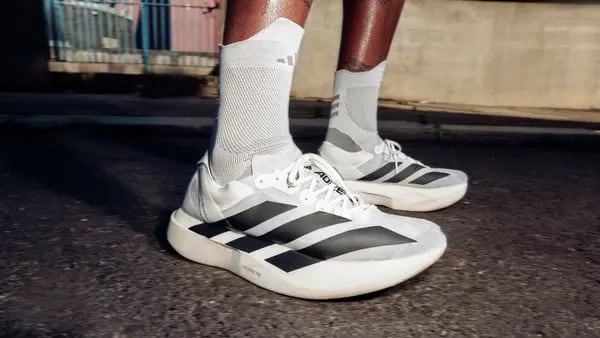 Adidas lanza una zapatilla de US$500 al comenzar la temporada de maratonesdfd