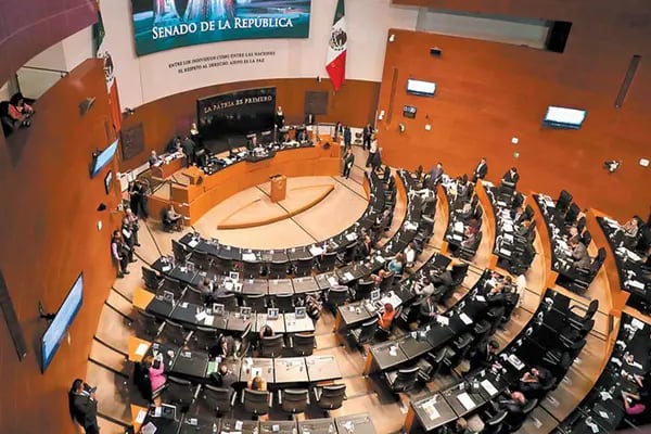 Senadores en el pleno del Senado de México en Paseo de la Reforma, Ciudad de México (Foto: Senado de la República).