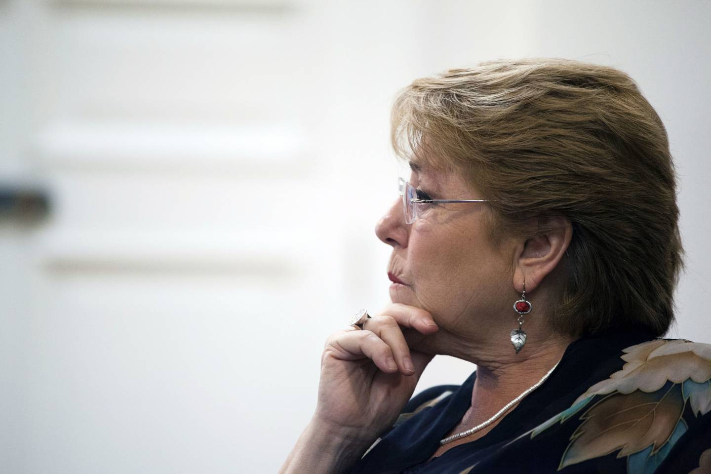 Michelle Bachelet, dos veces presidenta de Chile, escuchando en una entrevista en el Palacio de La Moneda, en Santiago de Chile, el 20 de enero de 2017. Fotógrafo: Cristóbal Olivares/Bloomberg