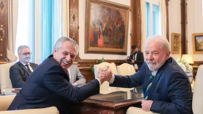 El presidente Alberto Fernández recibió al exmandatario brasileño previo al acto por el día de la democracia