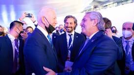 Fernández conversó con Biden y confirmó presencia en Cumbre de las Américas  