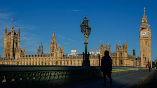 Los parlamentarios conservadores aumentan la presión sobre el gobierno del Reino Unidodfd