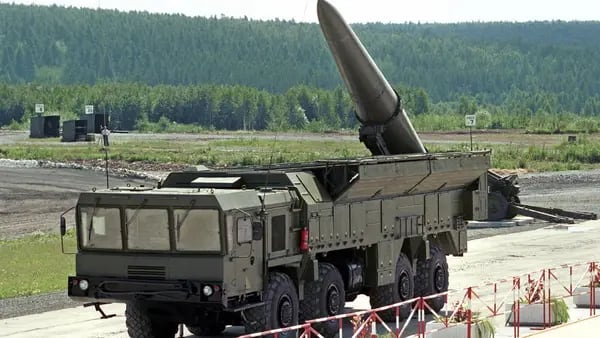 Rusia escala amenaza nuclear: entrena tropas de Belarus para uso de armas tácticasdfd