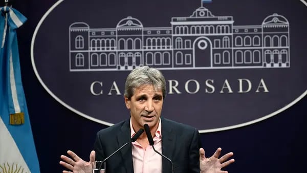 Discurso de Caputo en evento del JPMorgan impulsó a los bonos argentinos al alzadfd