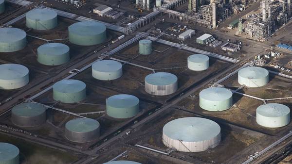 Petróleo baja tras reportarse que Arabia Saudí está debatiendo un aumento de la OPEPdfd