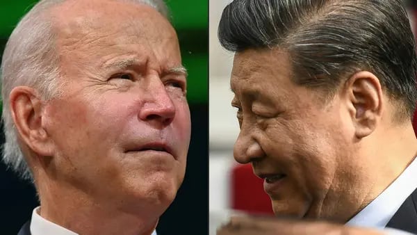 El líder chino Xi Jinping y el presidente de EE.UU. Joe Biden hablaron durante poco menos de dos horas esta mañana a través de una videoconferencia. Fuente: Bloomberg