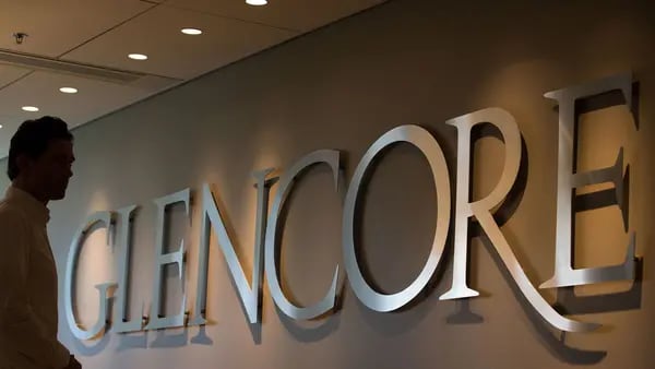 Glencore inicia proceso para vender participación en minera de zinc peruana Volcandfd
