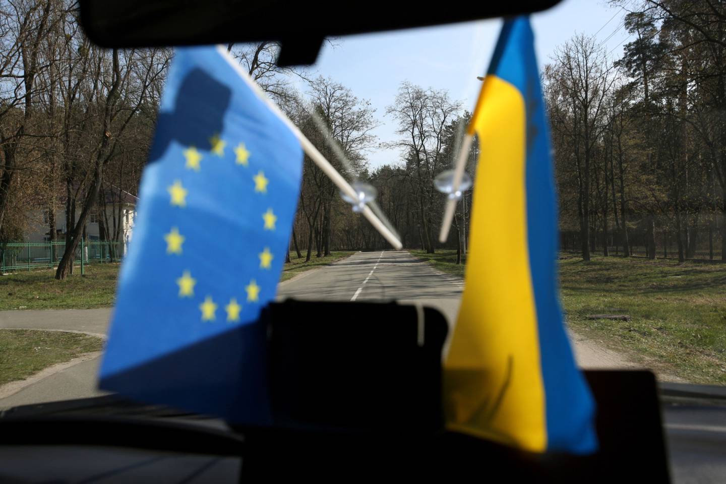 Las banderas de Ucrania y la Unión Europea