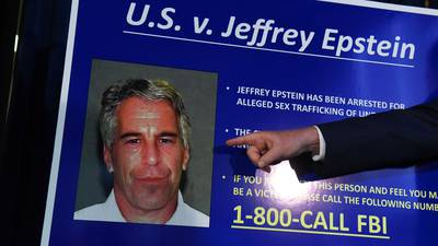 Víctimas de Epstein demandan a JPMorgan y Deutsche Bankdfd