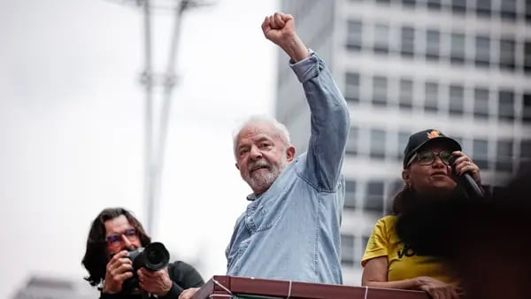 Lula es el nuevo presidente de Brasil en las elecciones más reñidas de la historiadfd
