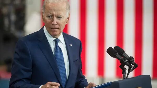 Biden dice que es posible una recesión económica en EE.UU., pero que sería “leve”dfd