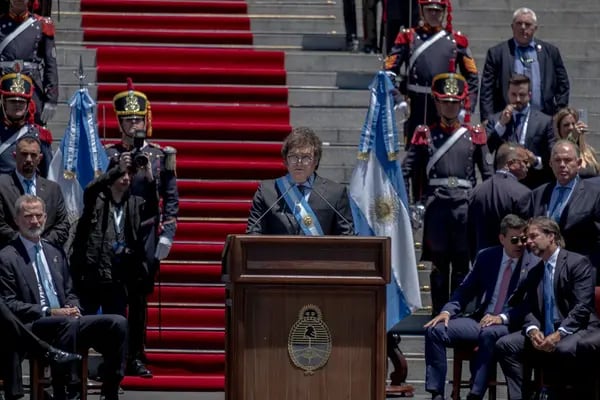 Javier Milei fala durante cerimônia de inauguração em Buenos Aires, Argentina, em 10 de dezembro