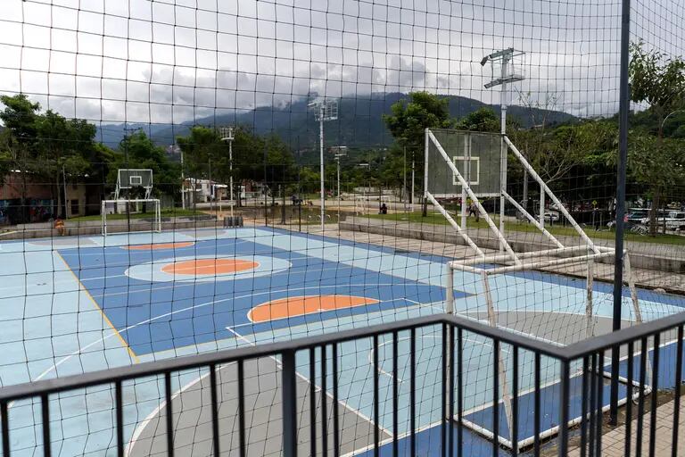 Edificio del área deportiva en la alcaldía Rodolfo Hernández en Bucaramanga, Colombia, el viernes 03 de junio de 2022.dfd
