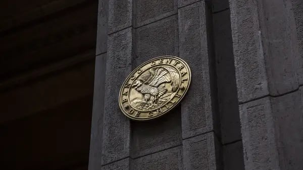 Banco Central de Chile interviene para contener el desplome del pesodfd