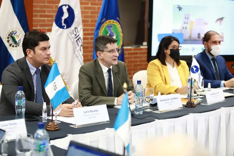 Autoridades de Guatemala, Honduras y El Salvador se reunieron en la Sieca para ratificar el interés de las tres Repúblicas en avanzar hacia la consolidación del Proceso de Integración Profunda.dfd