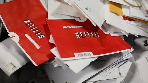 Ações da Netflix caem 35% com a perda de 200 mil assinantes. O que isso  quer dizer? - G4 Educacão